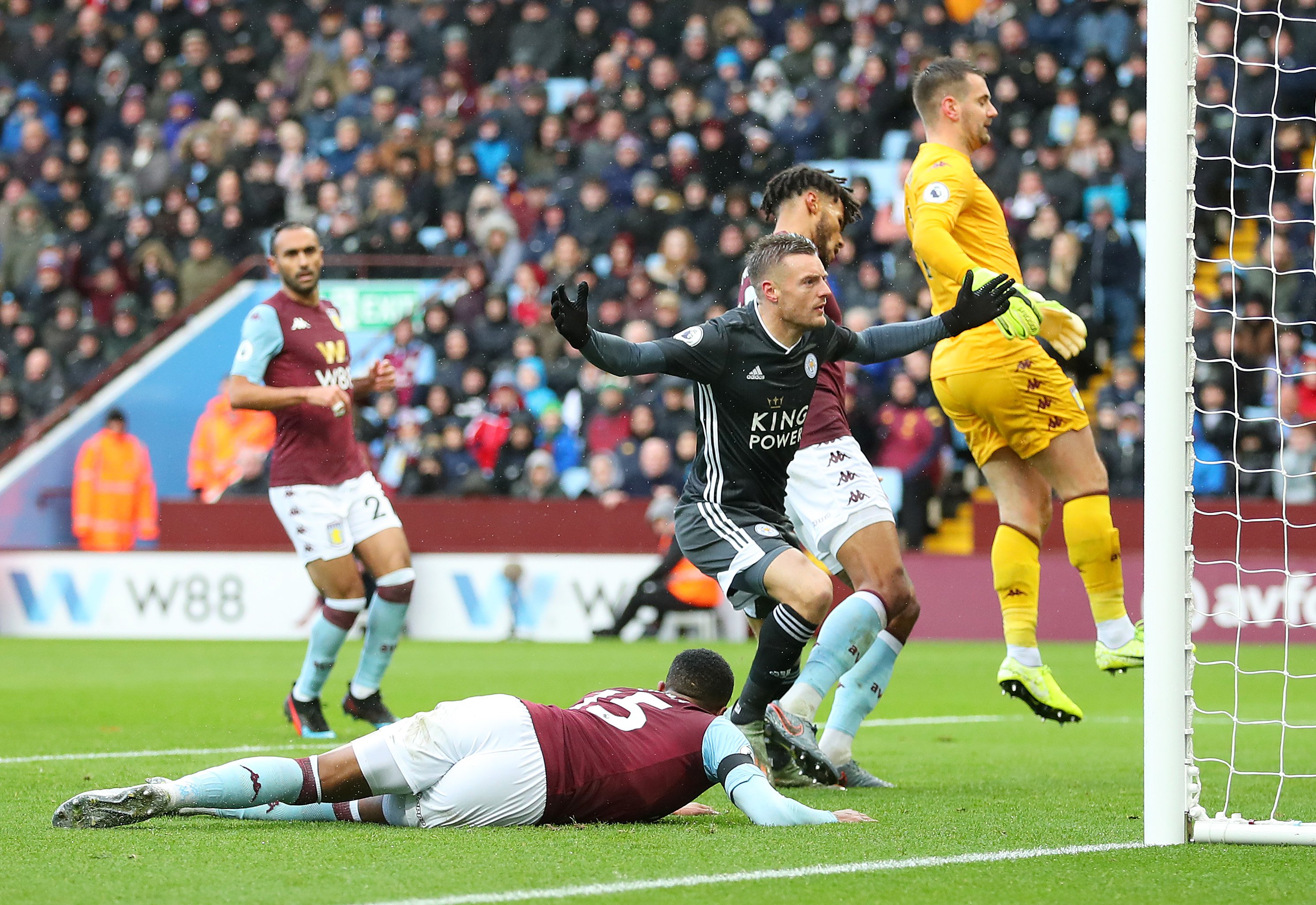 并在防守端 并在防守端